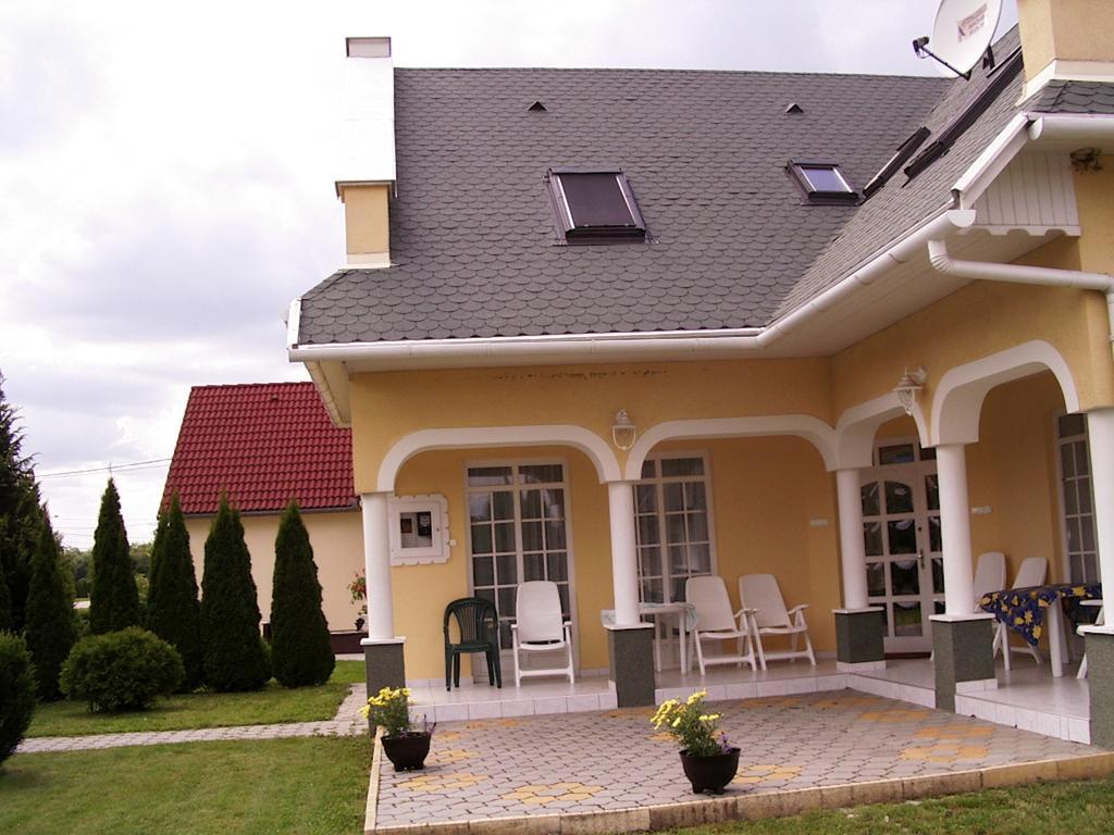 Pacsirta Apartman Lenti Exterior foto